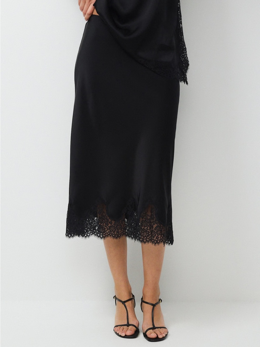 Aritzia Wilfred Henrietta Satin Midi Skirt with Lace Trim